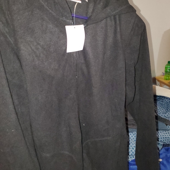NWT zip up black hooded jacket - Picture 3 of 6
